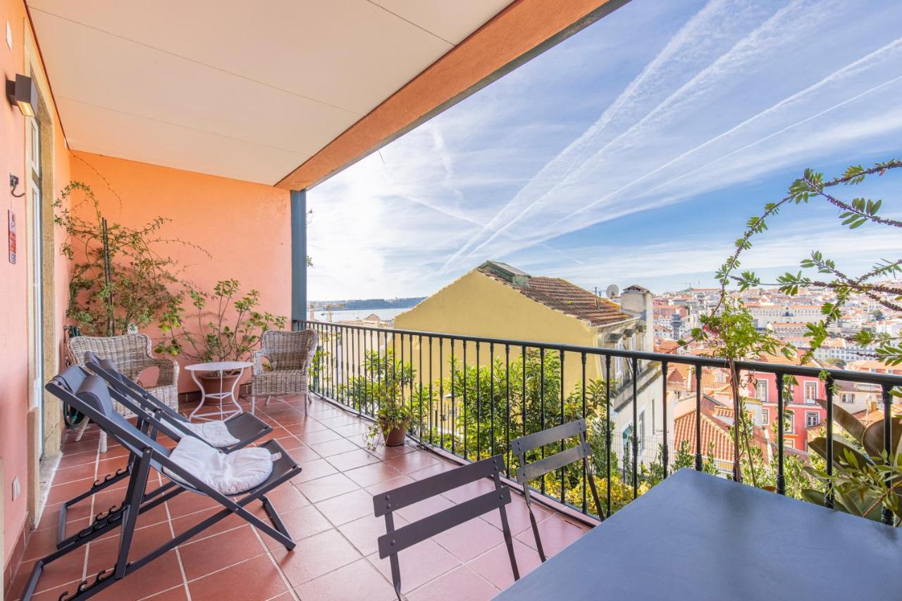 Castelo Design Aparment W/ Balcony & Super View By Lovelystay ลิสบอน ภายนอก รูปภาพ