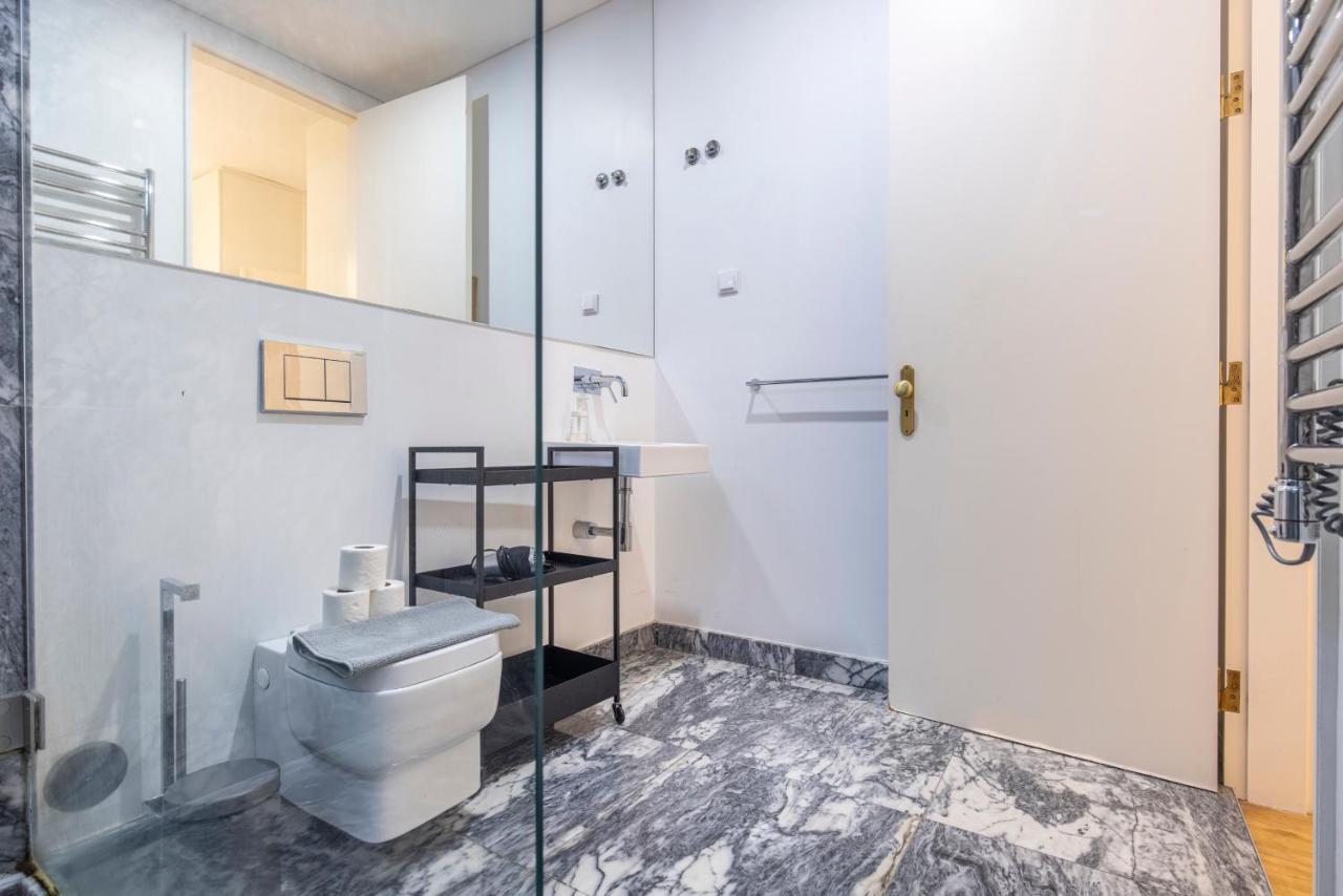 Castelo Design Aparment W/ Balcony & Super View By Lovelystay ลิสบอน ภายนอก รูปภาพ